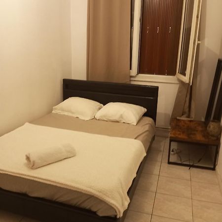 דירות Fontaine  Chambre Cour מראה חיצוני תמונה