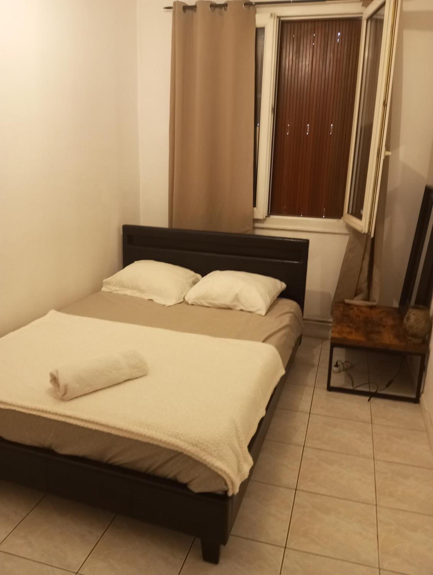 דירות Fontaine  Chambre Cour מראה חיצוני תמונה